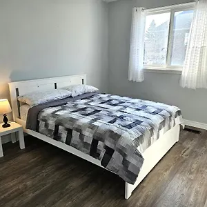 Modern Quiet By The Airport Mississauga